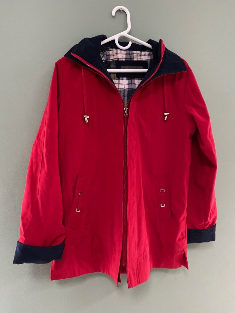 Liz Claiborne Rain or Casual Utility Jacket with  contrasing Navy Collar n Cuffs